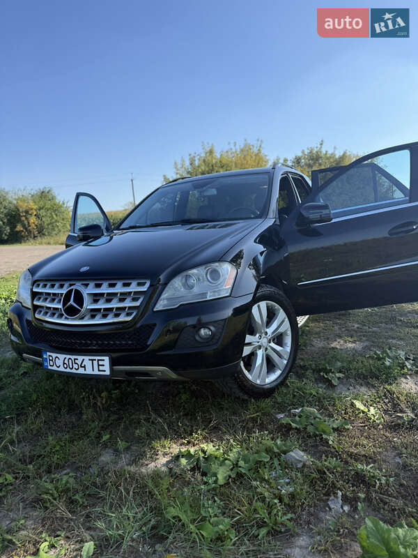 Mercedes-Benz M-Class 2011