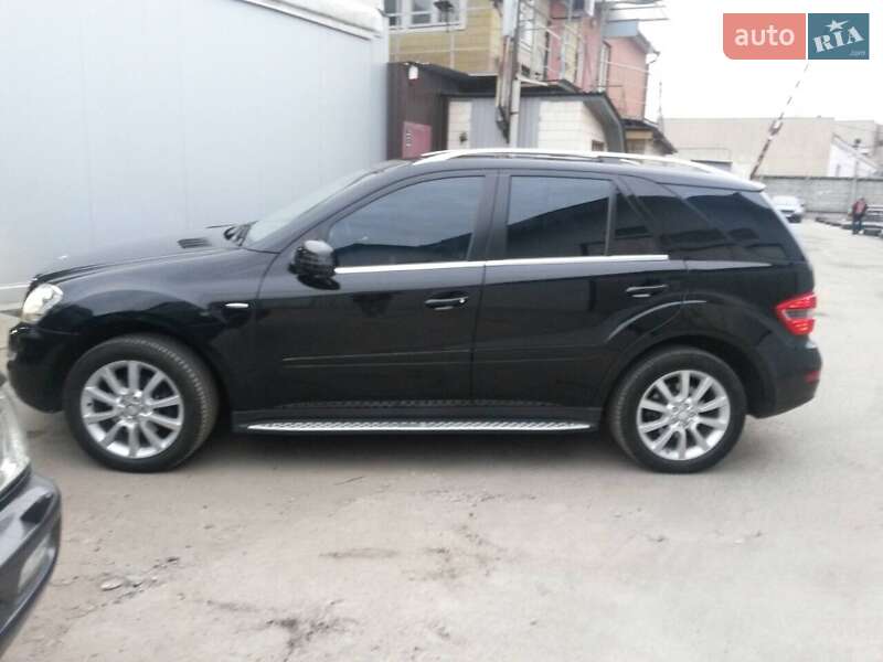 Позашляховик / Кросовер Mercedes-Benz M-Class 2011 в Києві