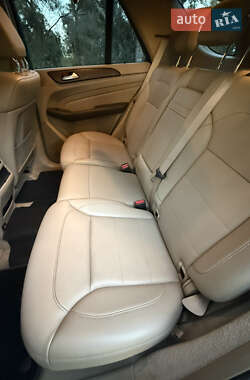 Позашляховик / Кросовер Mercedes-Benz M-Class 2014 в 