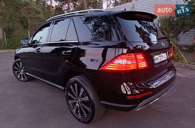 Позашляховик / Кросовер Mercedes-Benz M-Class 2014 в 