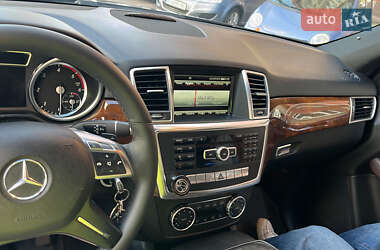 Позашляховик / Кросовер Mercedes-Benz M-Class 2013 в 