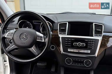Позашляховик / Кросовер Mercedes-Benz M-Class 2013 в 