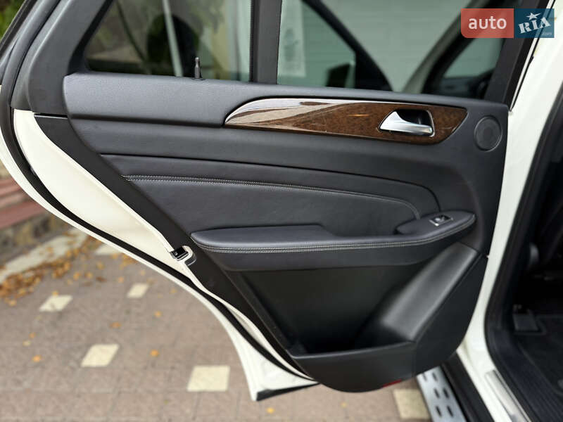 Внедорожник / Кроссовер Mercedes-Benz M-Class 2013 в Черновцах