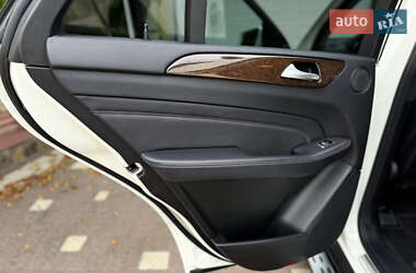 Позашляховик / Кросовер Mercedes-Benz M-Class 2013 в 