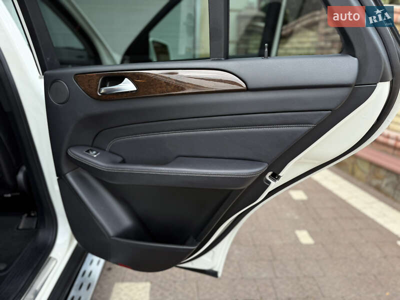 Внедорожник / Кроссовер Mercedes-Benz M-Class 2013 в Черновцах