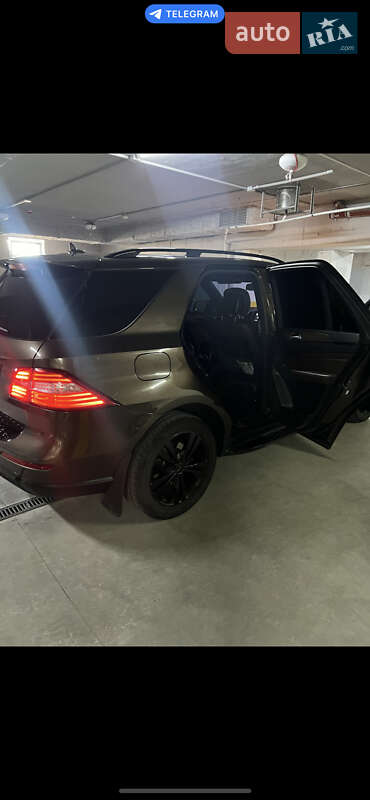 Внедорожник / Кроссовер Mercedes-Benz M-Class 2013 в Черкассах