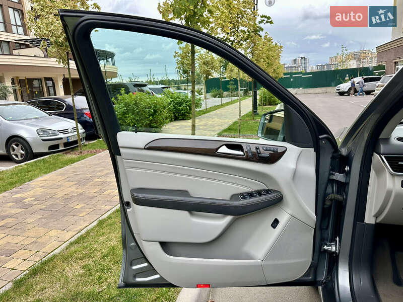 Внедорожник / Кроссовер Mercedes-Benz M-Class 2014 в Киеве