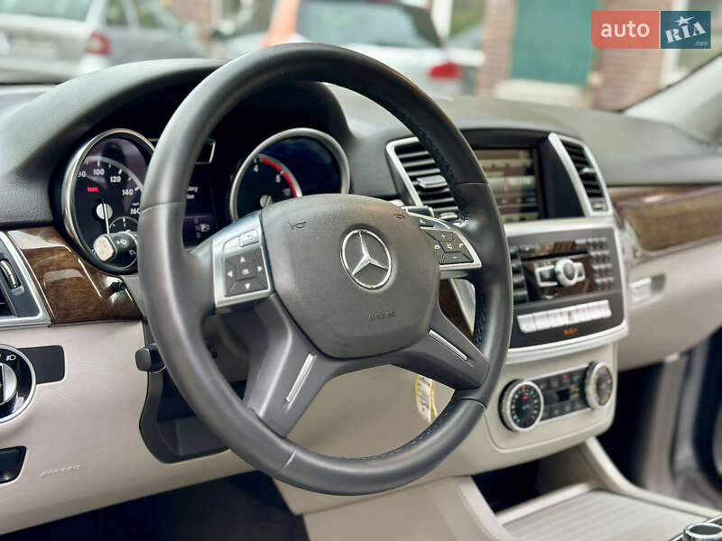 Внедорожник / Кроссовер Mercedes-Benz M-Class 2014 в Киеве