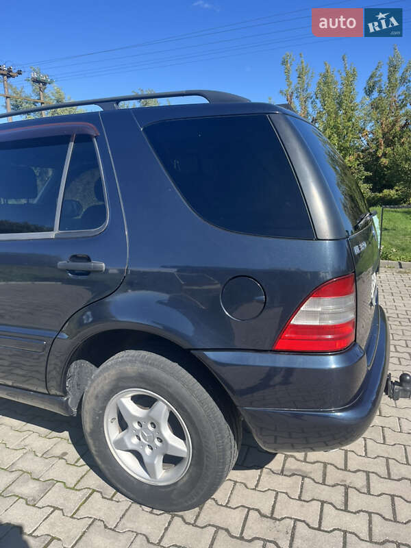 Позашляховик / Кросовер Mercedes-Benz M-Class 2001 в Івано-Франківську