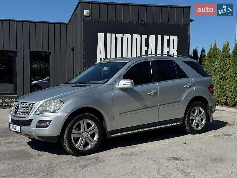 Mercedes-Benz M-Class 2010