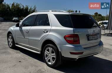 Внедорожник / Кроссовер Mercedes-Benz M-Class 2010 в 