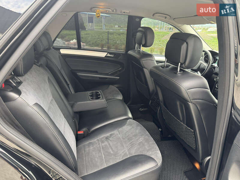 Позашляховик / Кросовер Mercedes-Benz M-Class 2010 в Хусті
