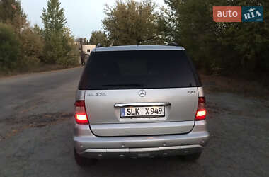 Позашляховик / Кросовер Mercedes-Benz M-Class 2004 в 