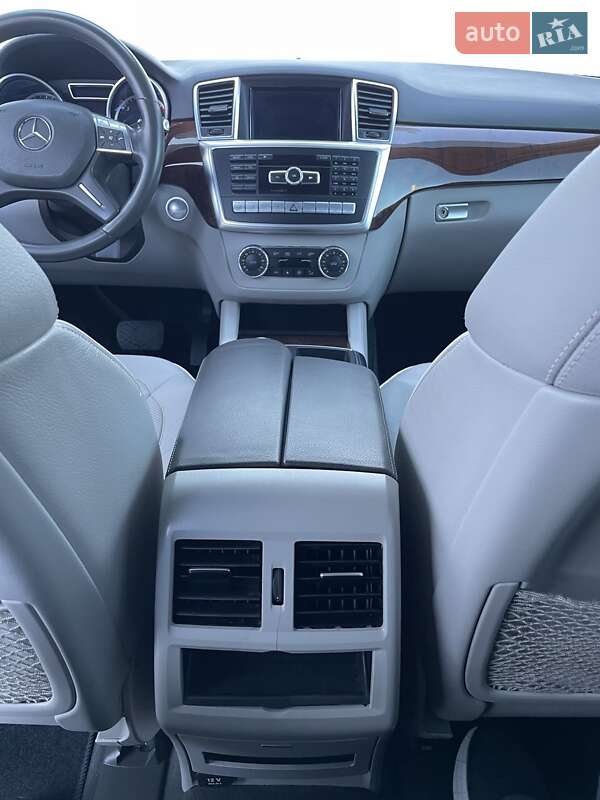 Позашляховик / Кросовер Mercedes-Benz M-Class 2013 в Луцьку