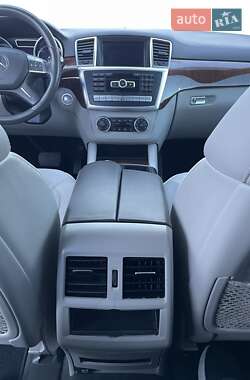 Внедорожник / Кроссовер Mercedes-Benz M-Class 2013 в 
