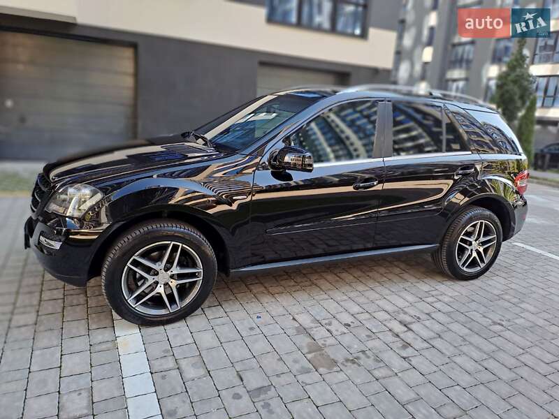 Позашляховик / Кросовер Mercedes-Benz M-Class 2011 в Івано-Франківську
