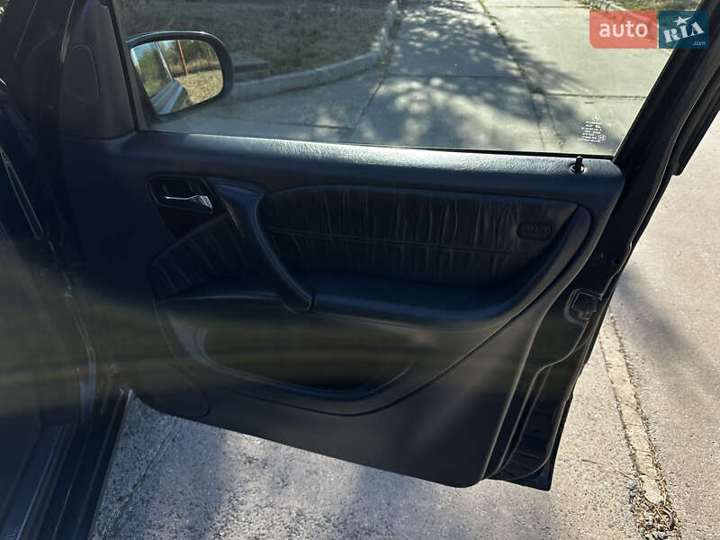 Внедорожник / Кроссовер Mercedes-Benz M-Class 2002 в Павлограде