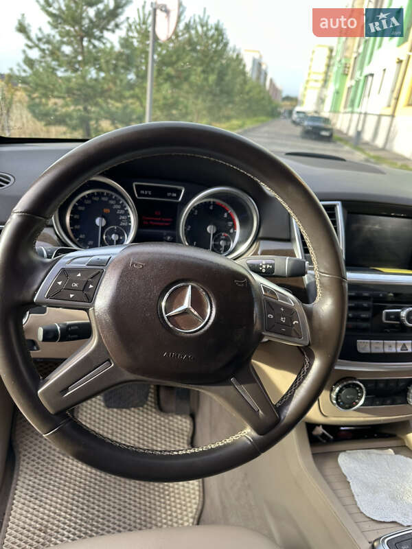 Внедорожник / Кроссовер Mercedes-Benz M-Class 2015 в Звягеле фото 4 Внедорожник / Кроссовер Mercedes-Benz M-Class 2015 в Звягеле