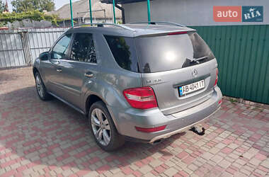 Позашляховик / Кросовер Mercedes-Benz M-Class 2009 в 