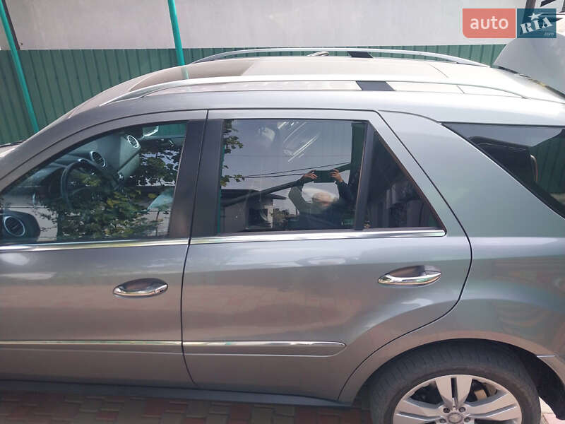 Внедорожник / Кроссовер Mercedes-Benz M-Class 2009 в Виннице