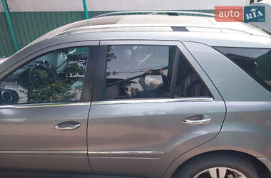 Позашляховик / Кросовер Mercedes-Benz M-Class 2009 в 