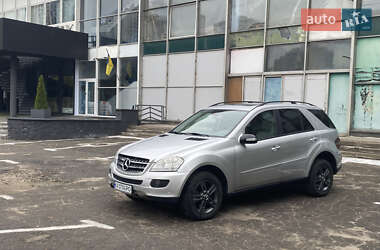 Позашляховик / Кросовер Mercedes-Benz M-Class 2005 в 