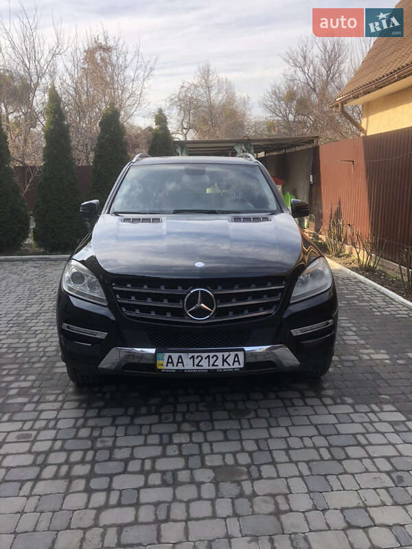 Позашляховик / Кросовер Mercedes-Benz M-Class 2011 в 