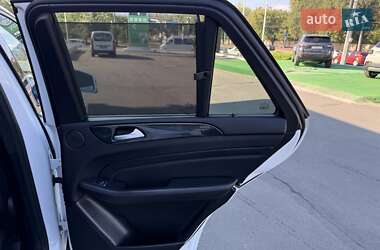 Позашляховик / Кросовер Mercedes-Benz M-Class 2013 в 