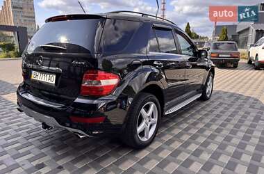 Позашляховик / Кросовер Mercedes-Benz M-Class 2009 в 