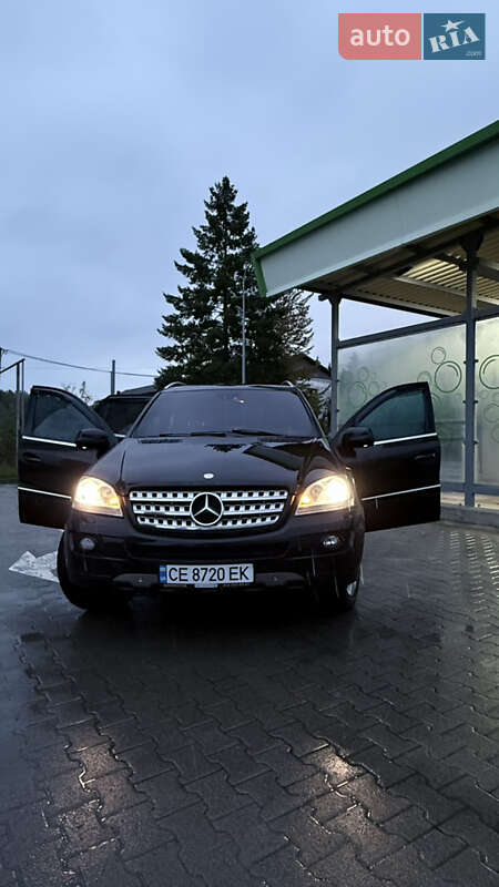 Внедорожник / Кроссовер Mercedes-Benz M-Class 2010 в Черновцах