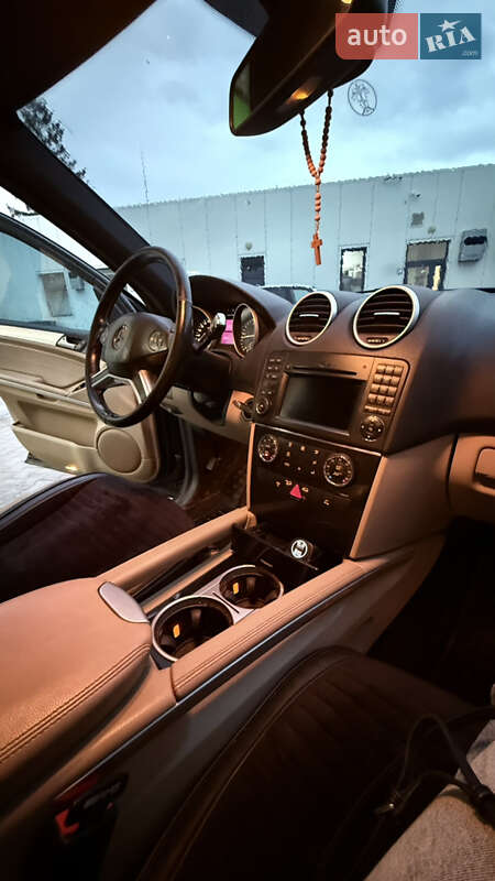 Внедорожник / Кроссовер Mercedes-Benz M-Class 2010 в Черновцах