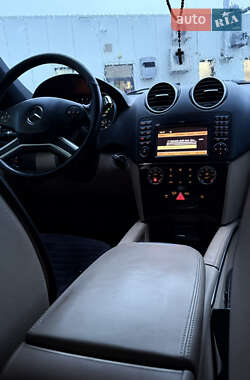 Внедорожник / Кроссовер Mercedes-Benz M-Class 2010 в Черновцах