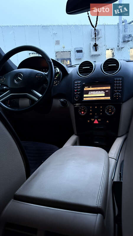 Внедорожник / Кроссовер Mercedes-Benz M-Class 2010 в Черновцах