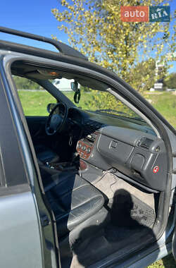 Внедорожник / Кроссовер Mercedes-Benz M-Class 2002 в 