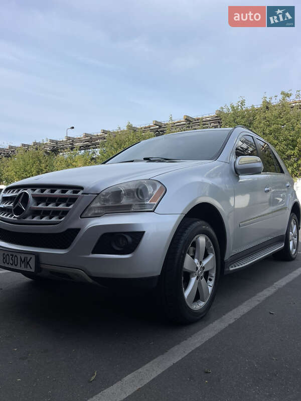 Mercedes-Benz M-Class 2009