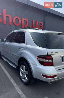 Внедорожник / Кроссовер Mercedes-Benz M-Class 2009 в 