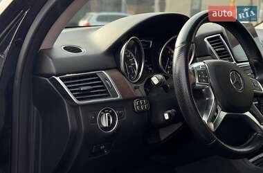Позашляховик / Кросовер Mercedes-Benz M-Class 2012 в 