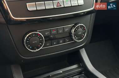 Позашляховик / Кросовер Mercedes-Benz M-Class 2012 в 