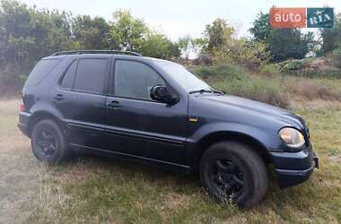 Позашляховик / Кросовер Mercedes-Benz M-Class 2001 в Смілі