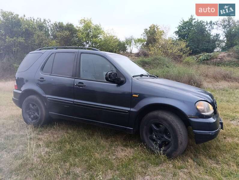 Mercedes-Benz M-Class 2001