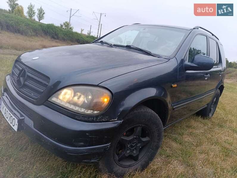 Позашляховик / Кросовер Mercedes-Benz M-Class 2001 в Смілі