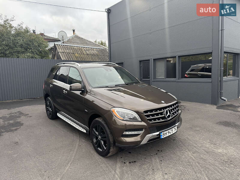 Позашляховик / Кросовер Mercedes-Benz M-Class 2012 в 
