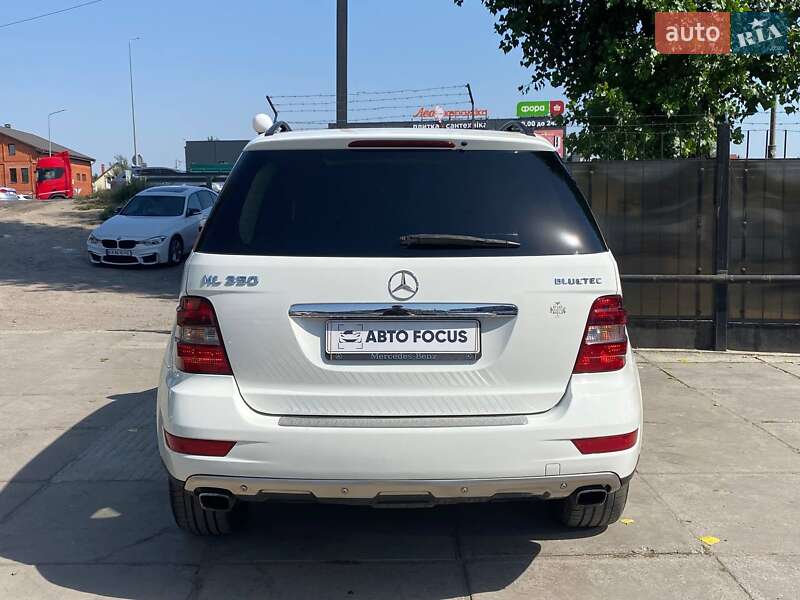 Внедорожник / Кроссовер Mercedes-Benz M-Class 2011 в Киеве