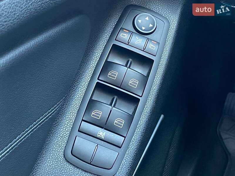 Внедорожник / Кроссовер Mercedes-Benz M-Class 2011 в Киеве