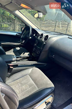 Позашляховик / Кросовер Mercedes-Benz M-Class 2006 в 