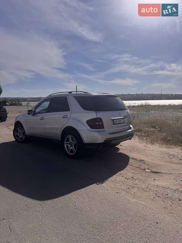 Позашляховик / Кросовер Mercedes-Benz M-Class 2005 в Дніпрі