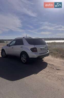 Внедорожник / Кроссовер Mercedes-Benz M-Class 2005 в 