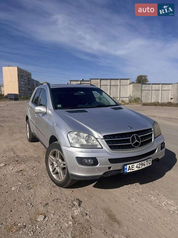 Позашляховик / Кросовер Mercedes-Benz M-Class 2005 в Дніпрі