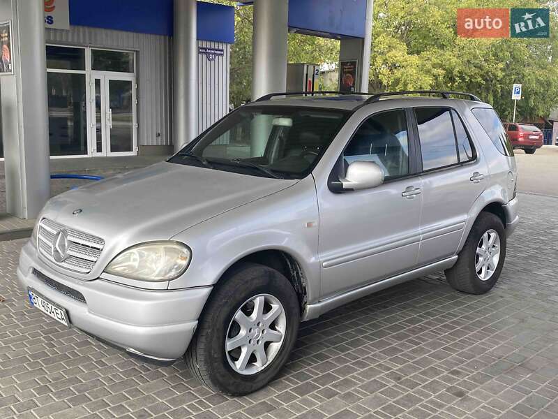 Внедорожник / Кроссовер Mercedes-Benz M-Class 2000 в 