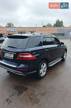 Внедорожник / Кроссовер Mercedes-Benz M-Class 2013 в 